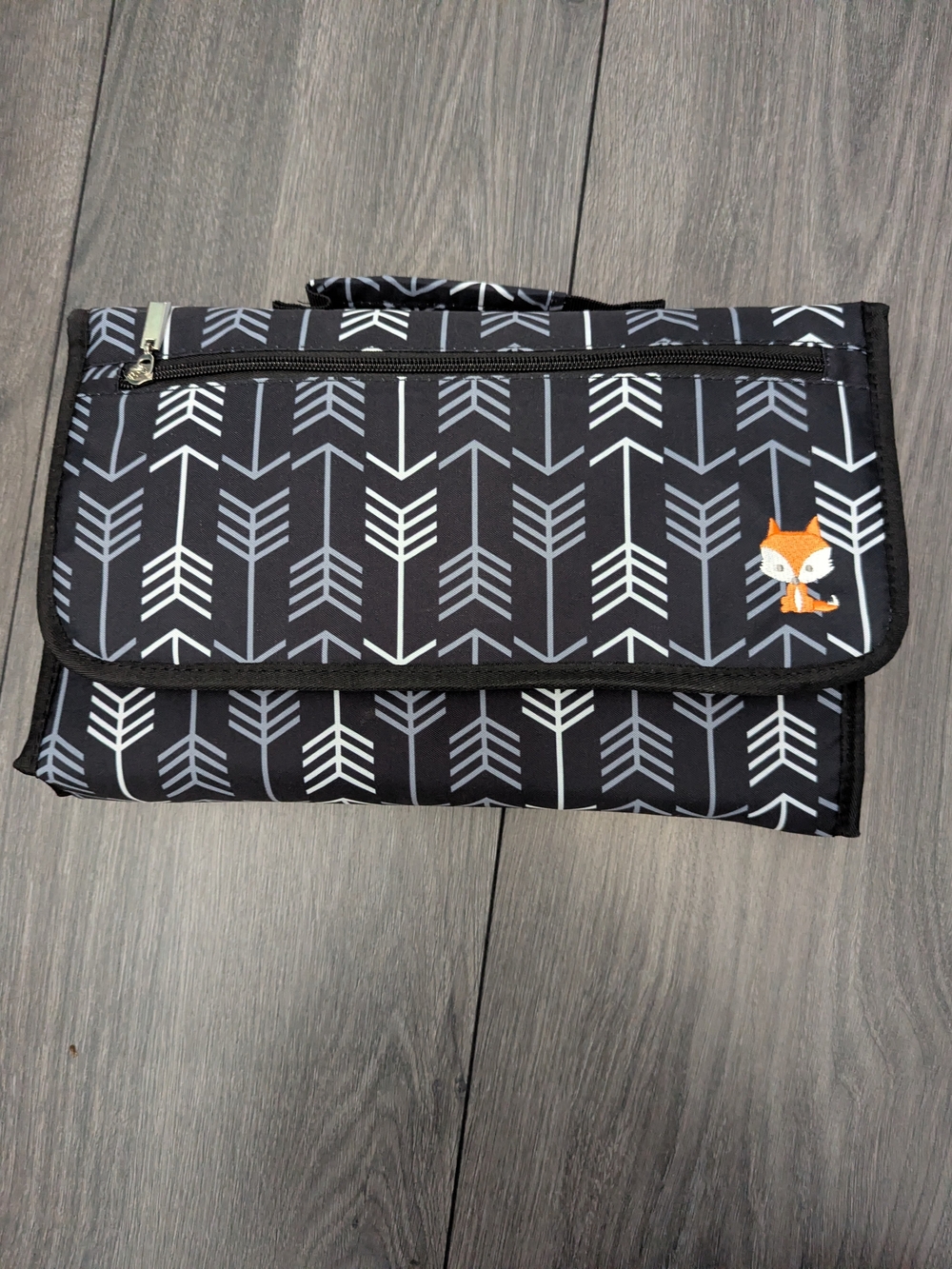 Lil Fox Portable Diaper Changing Pad Clutch - Grey Arrow Print (NWOT)